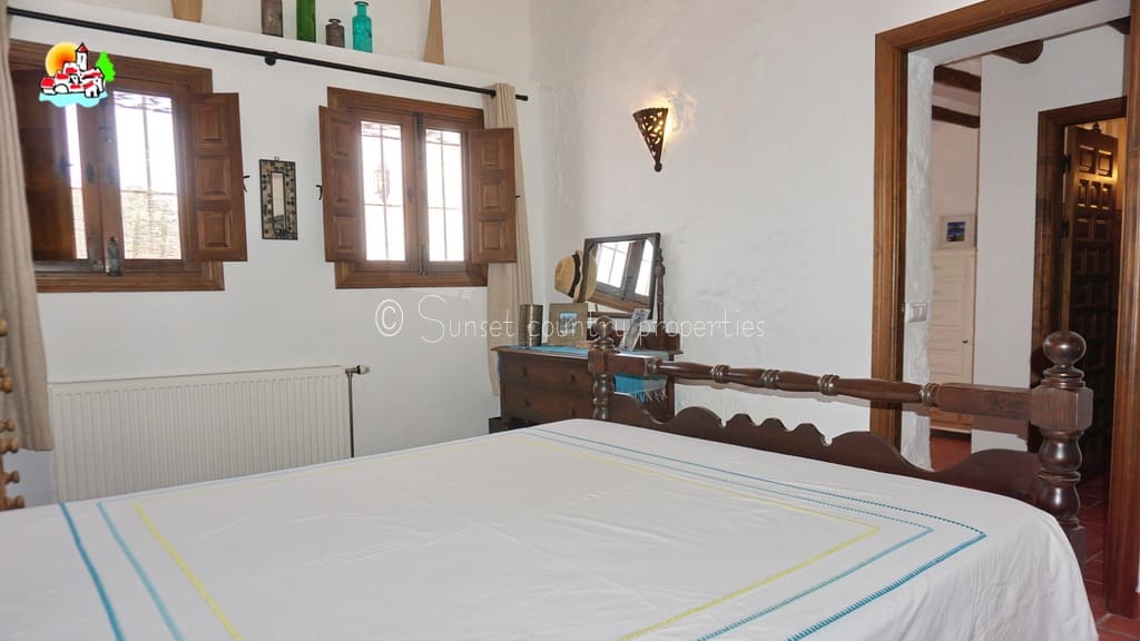 4 bedroom Finca/Country House for sale in Iznajar with pool - € 439,000 (Ref: 9087384)