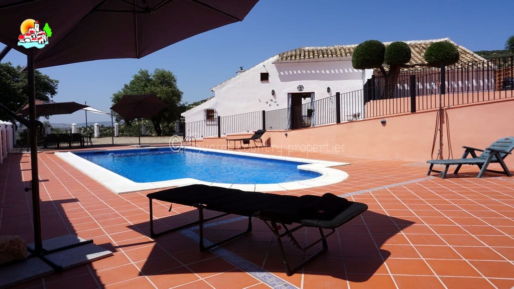4 bedroom Finca/Country House for sale in Iznajar with pool - € 439,000 (Ref: 9087384)