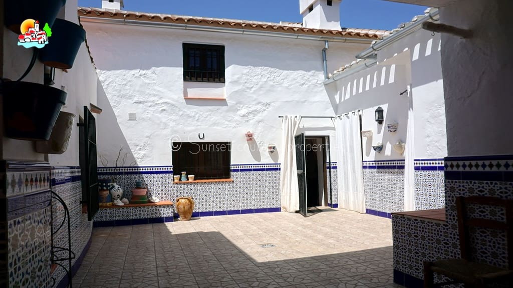 4 bedroom Finca/Country House for sale in Iznajar with pool - € 439,000 (Ref: 9087384)