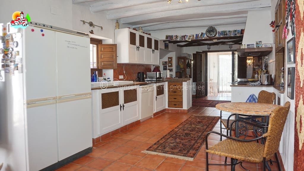 4 bedroom Finca/Country House for sale in Iznajar with pool - € 439,000 (Ref: 9087384)