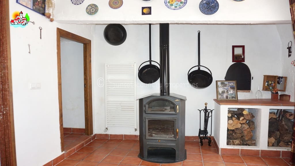 4 bedroom Finca/Country House for sale in Iznajar with pool - € 439,000 (Ref: 9087384)