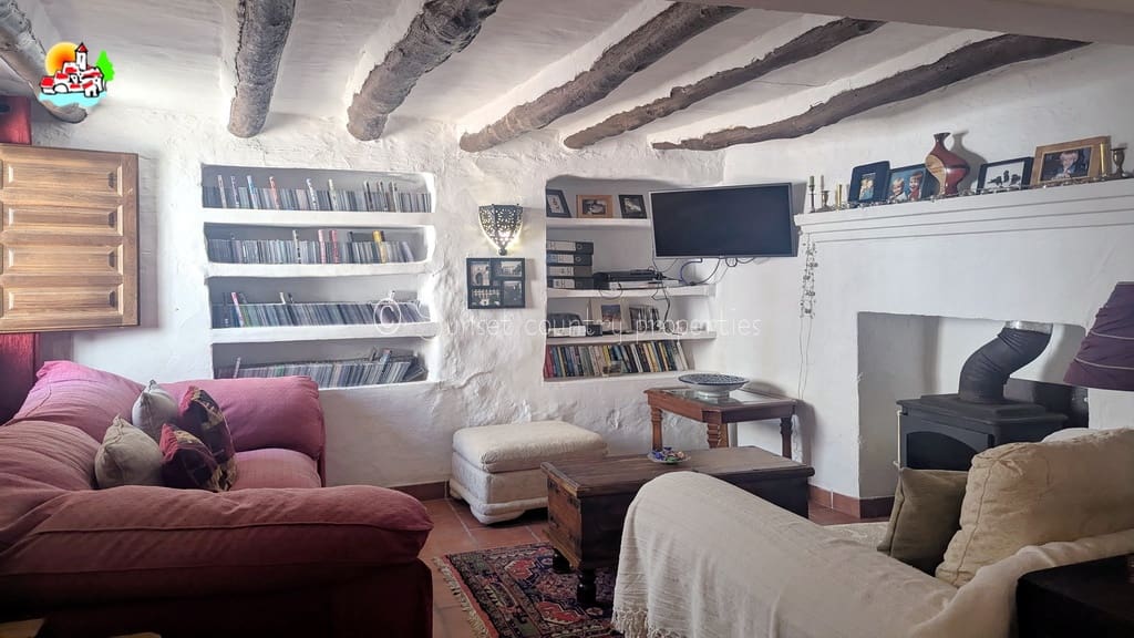 4 bedroom Finca/Country House for sale in Iznajar with pool - € 439,000 (Ref: 9087384)