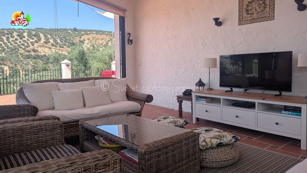 4 bedroom Finca/Country House for sale in Iznajar with pool - € 439,000 (Ref: 9087384)