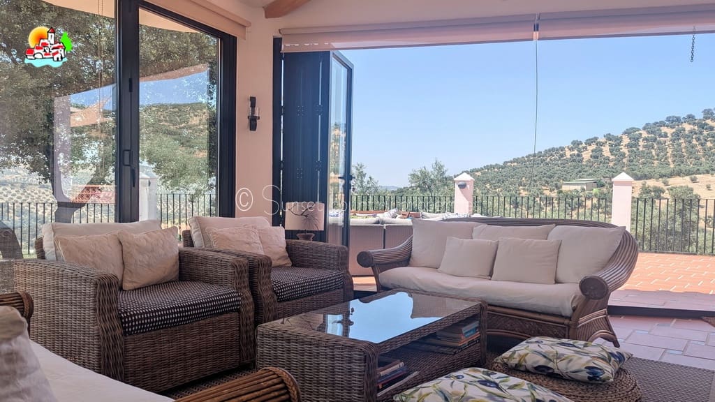 4 bedroom Finca/Country House for sale in Iznajar with pool - € 439,000 (Ref: 9087384)