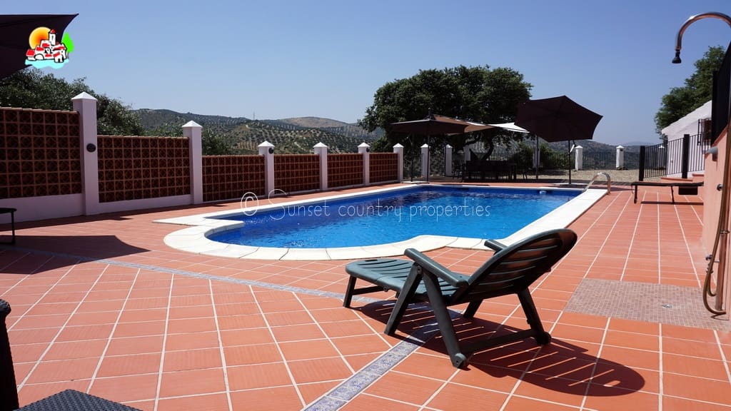 4 bedroom Finca/Country House for sale in Iznajar with pool - € 439,000 (Ref: 9087384)