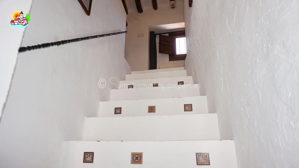 4 bedroom Finca/Country House for sale in Iznajar with pool - € 439,000 (Ref: 9087384)