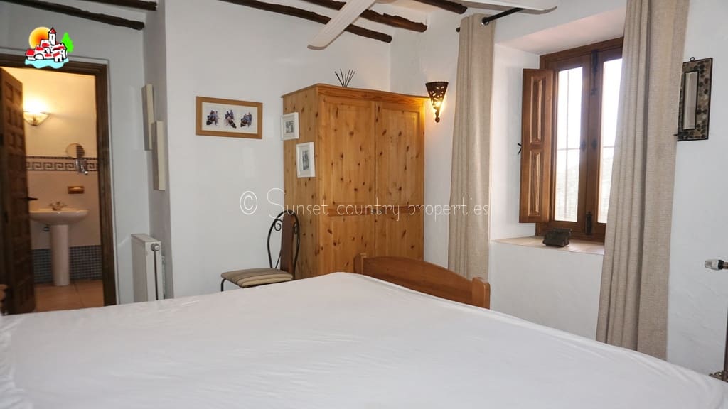 4 bedroom Finca/Country House for sale in Iznajar with pool - € 439,000 (Ref: 9087384)