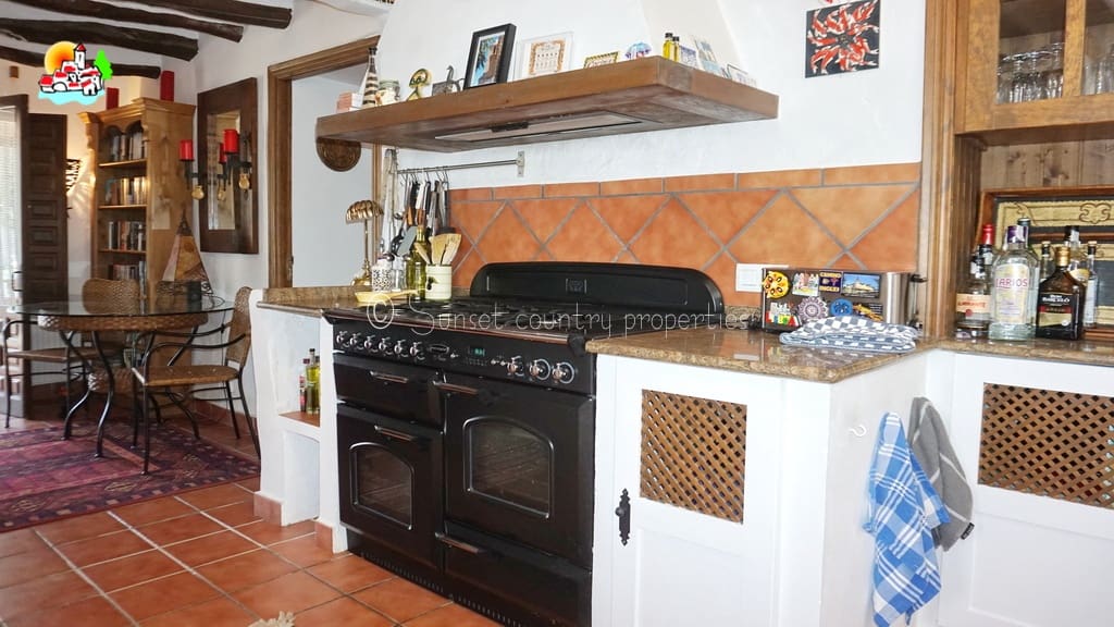 4 bedroom Finca/Country House for sale in Iznajar with pool - € 439,000 (Ref: 9087384)