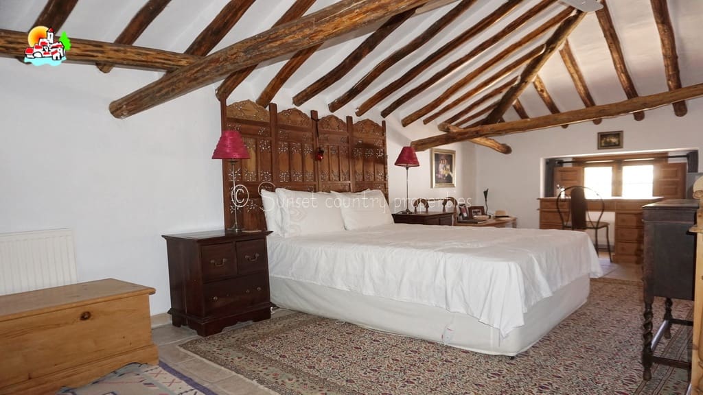 4 bedroom Finca/Country House for sale in Iznajar with pool - € 439,000 (Ref: 9087384)