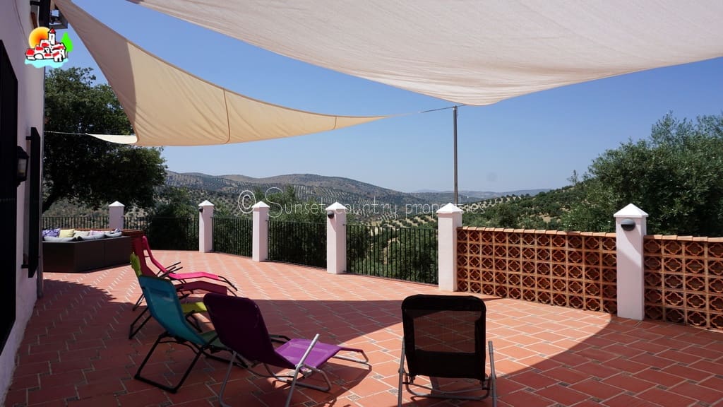 4 bedroom Finca/Country House for sale in Iznajar with pool - € 439,000 (Ref: 9087384)