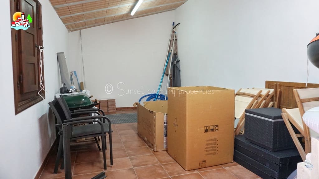 4 bedroom Finca/Country House for sale in Iznajar with pool - € 439,000 (Ref: 9087384)