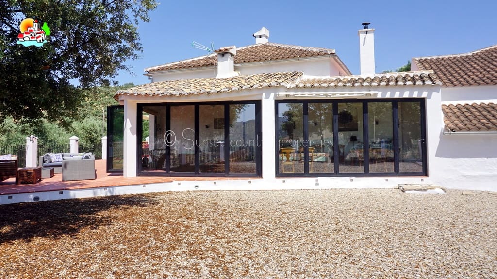 4 bedroom Finca/Country House for sale in Iznajar with pool - € 439,000 (Ref: 9087384)