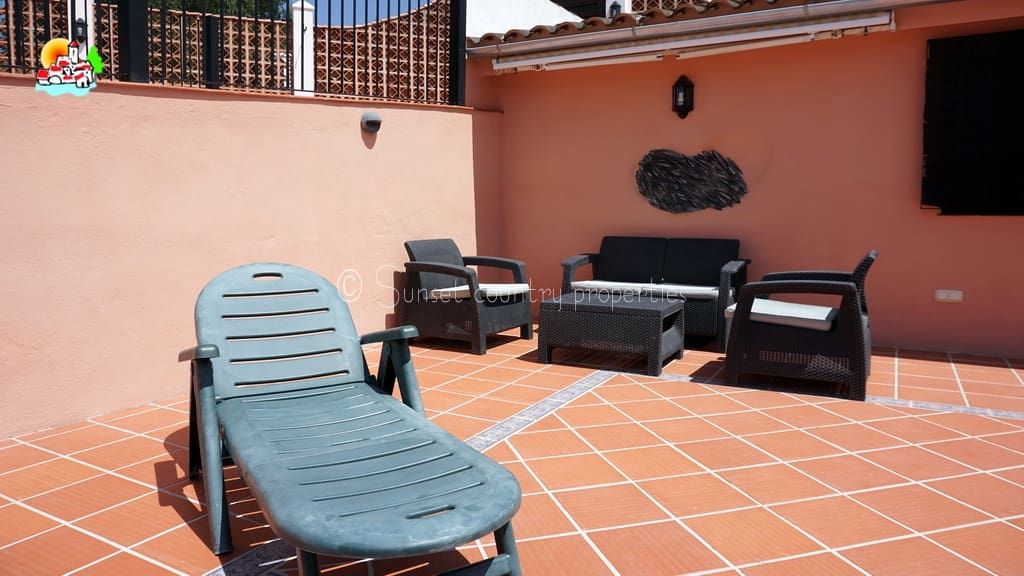 4 bedroom Finca/Country House for sale in Iznajar with pool - € 439,000 (Ref: 9087384)