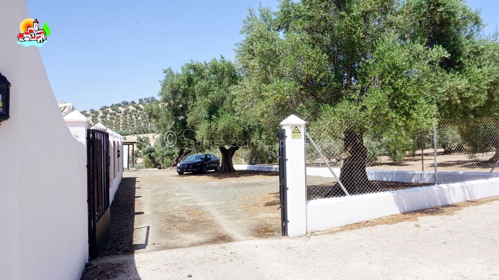 4 bedroom Finca/Country House for sale in Iznajar with pool - € 439,000 (Ref: 9087384)