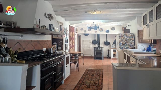4 bedroom Finca/Country House for sale in Iznájar with pool - € 439,000 (Ref: 9087384)