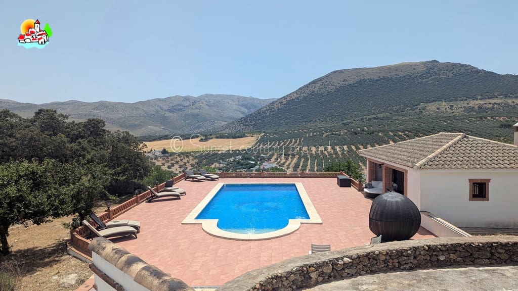 4 soveværelse Finca/Landehus til salg i Loja med swimmingpool garage - € 649.950 (Ref: 9104890)