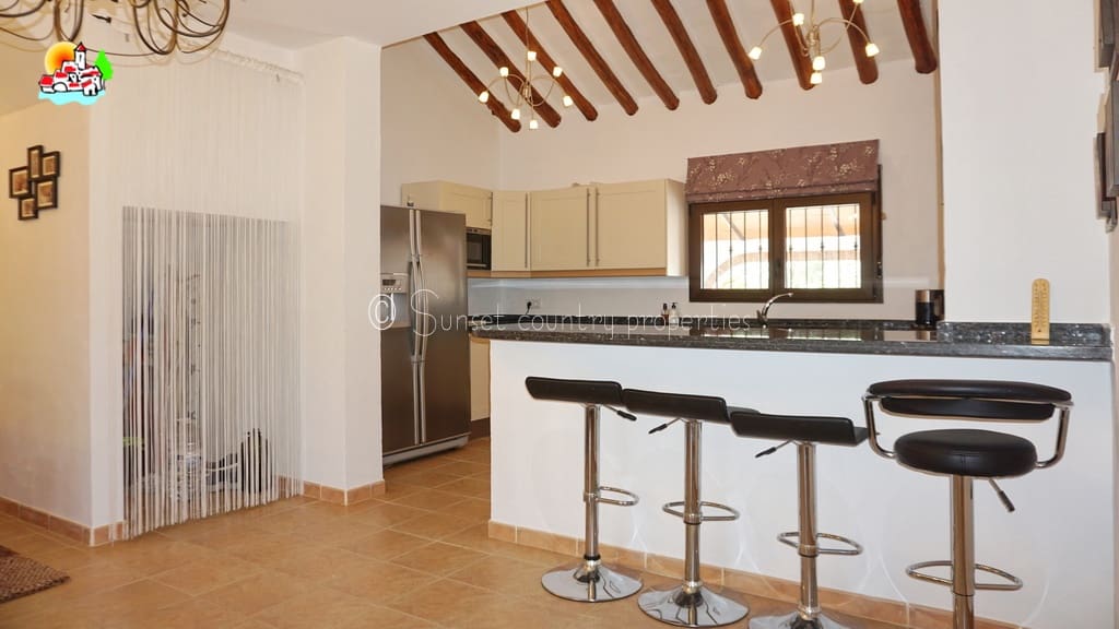 4 soveværelse Finca/Landehus til salg i Loja med swimmingpool garage - € 649.950 (Ref: 9104890)