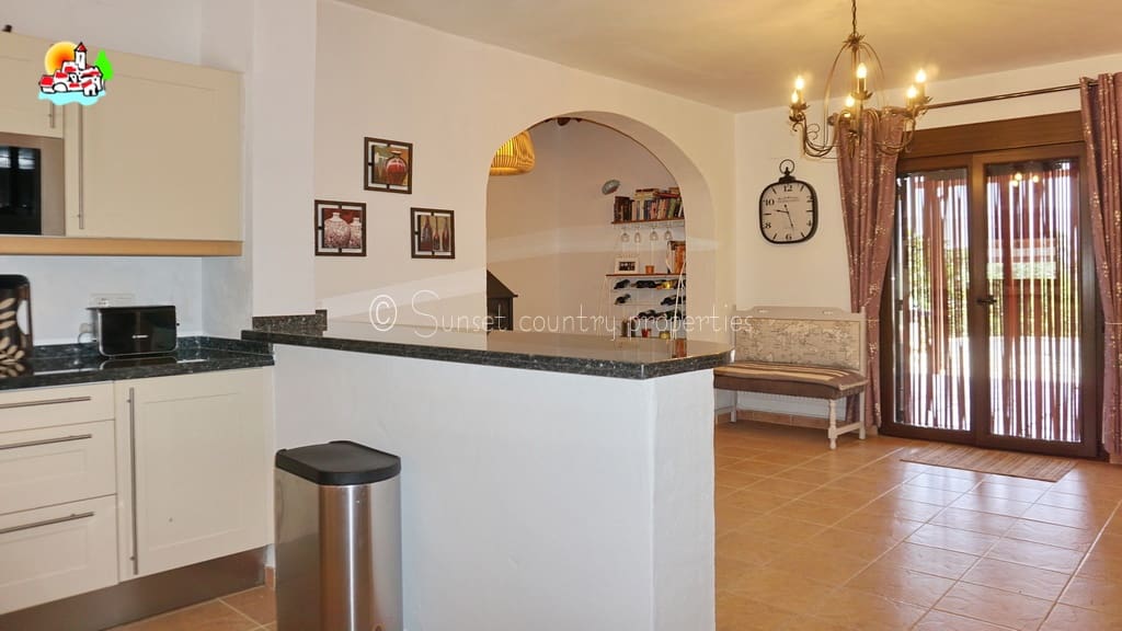 4 soveværelse Finca/Landehus til salg i Loja med swimmingpool garage - € 649.950 (Ref: 9104890)