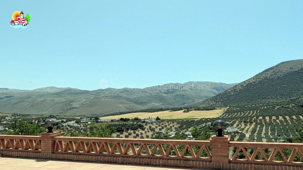 4 soveværelse Finca/Landehus til salg i Loja med swimmingpool garage - € 649.950 (Ref: 9104890)