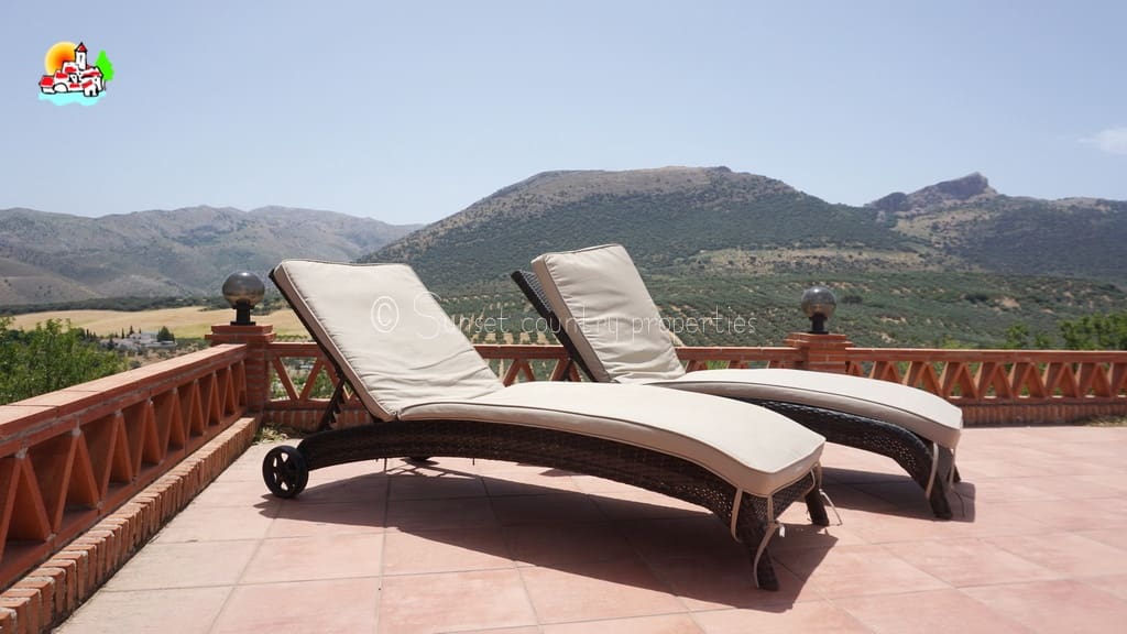 4 soveværelse Finca/Landehus til salg i Loja med swimmingpool garage - € 649.950 (Ref: 9104890)