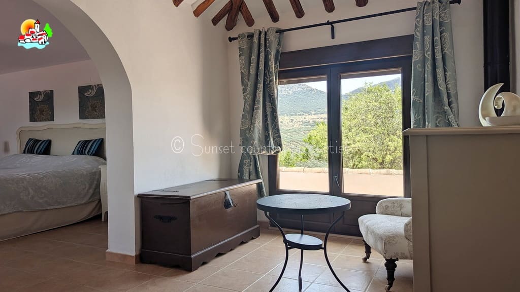 4 soveværelse Finca/Landehus til salg i Loja med swimmingpool garage - € 649.950 (Ref: 9104890)