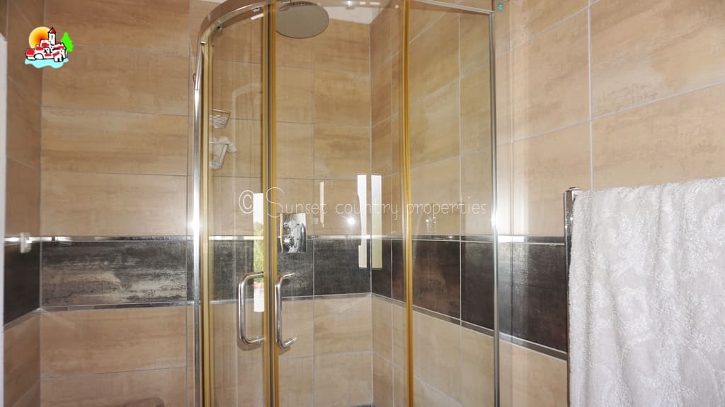 4 soveværelse Finca/Landehus til salg i Loja med swimmingpool garage - € 649.950 (Ref: 9104890)