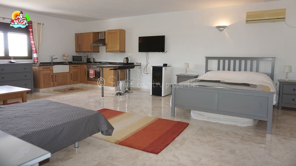 4 soveværelse Finca/Landehus til salg i Loja med swimmingpool garage - € 649.950 (Ref: 9104890)