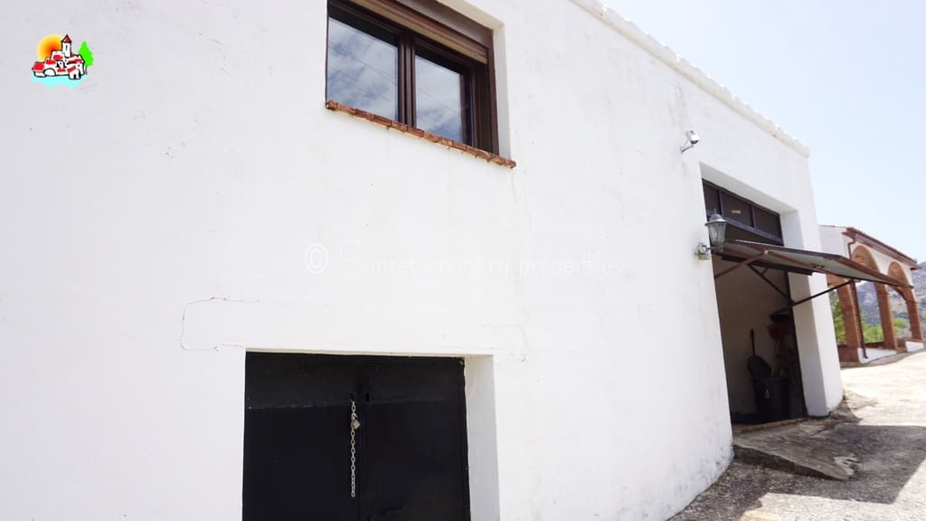 4 soveværelse Finca/Landehus til salg i Loja med swimmingpool garage - € 649.950 (Ref: 9104890)