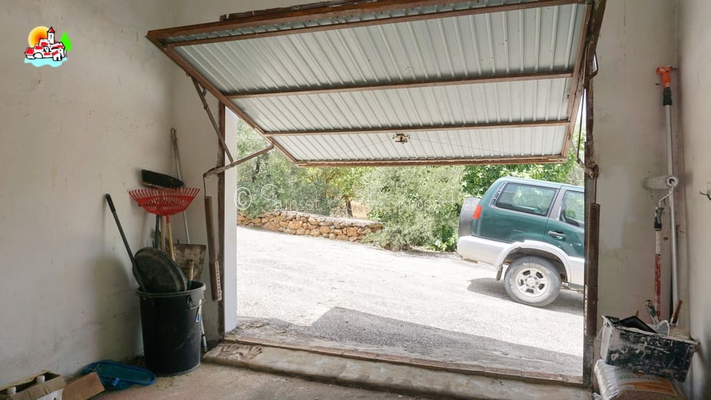 4 soveværelse Finca/Landehus til salg i Loja med swimmingpool garage - € 649.950 (Ref: 9104890)