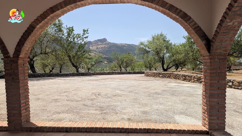 4 soveværelse Finca/Landehus til salg i Loja med swimmingpool garage - € 649.950 (Ref: 9104890)