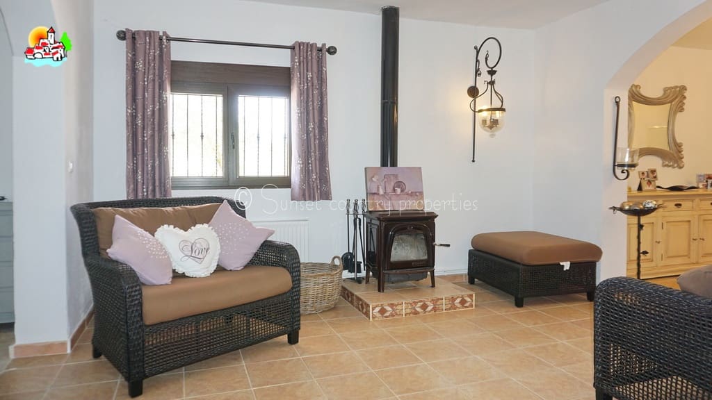 4 soveværelse Finca/Landehus til salg i Loja med swimmingpool garage - € 649.950 (Ref: 9104890)