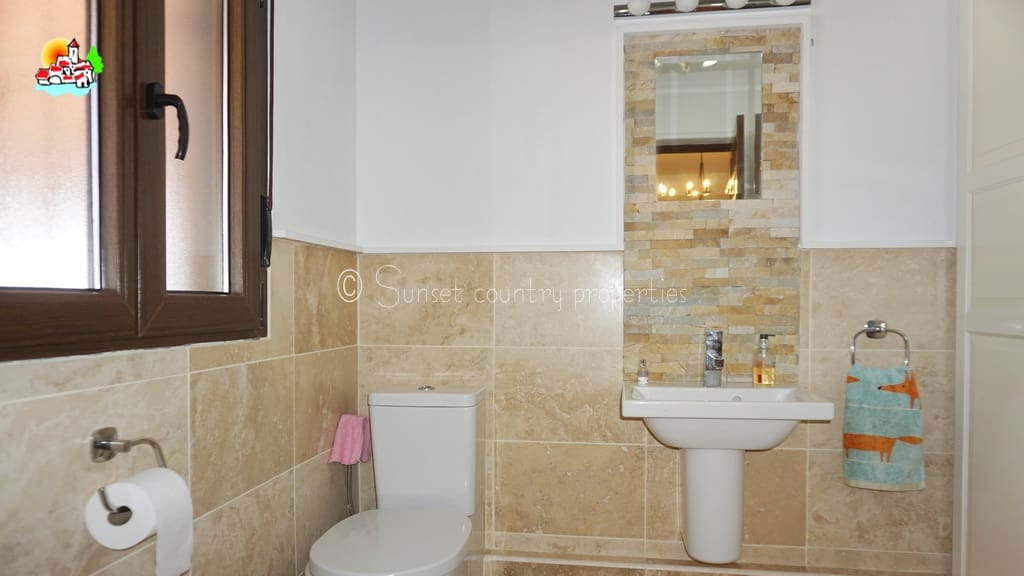 4 soveværelse Finca/Landehus til salg i Loja med swimmingpool garage - € 649.950 (Ref: 9104890)