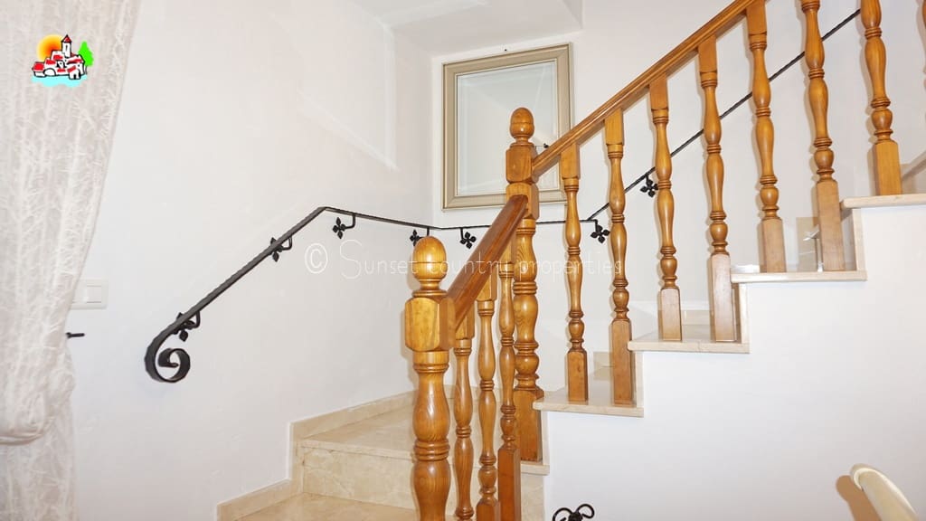 4 soveværelse Finca/Landehus til salg i Loja med swimmingpool garage - € 649.950 (Ref: 9104890)