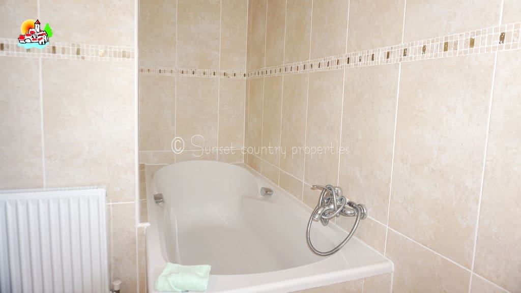 4 soveværelse Finca/Landehus til salg i Loja med swimmingpool garage - € 649.950 (Ref: 9104890)