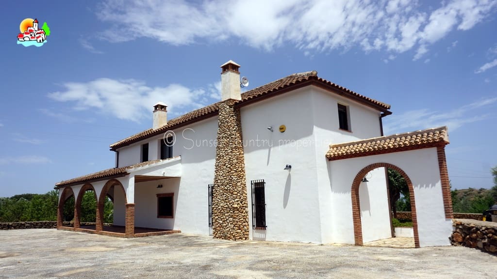 4 soveværelse Finca/Landehus til salg i Loja med swimmingpool garage - € 649.950 (Ref: 9104890)