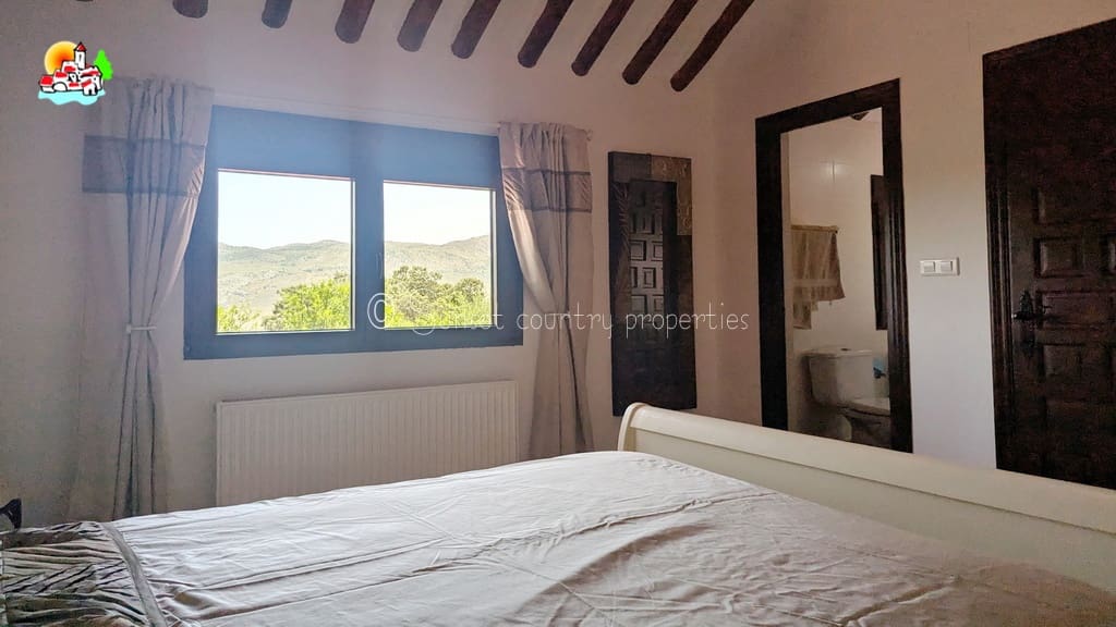 4 soveværelse Finca/Landehus til salg i Loja med swimmingpool garage - € 649.950 (Ref: 9104890)