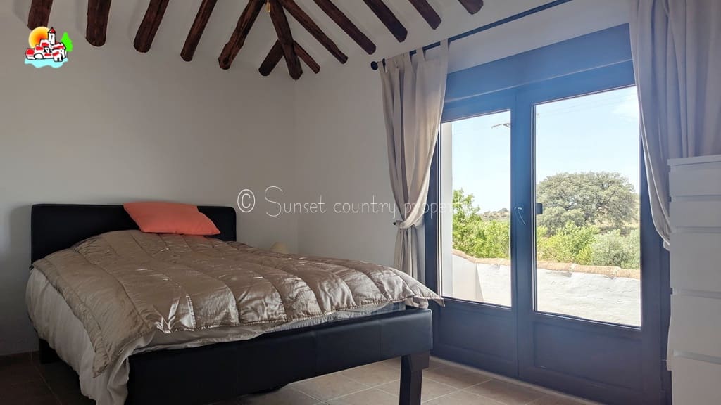 4 soveværelse Finca/Landehus til salg i Loja med swimmingpool garage - € 649.950 (Ref: 9104890)