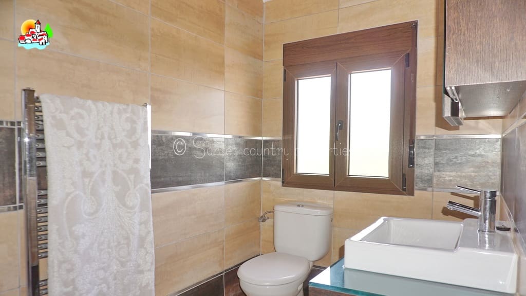 4 soveværelse Finca/Landehus til salg i Loja med swimmingpool garage - € 649.950 (Ref: 9104890)