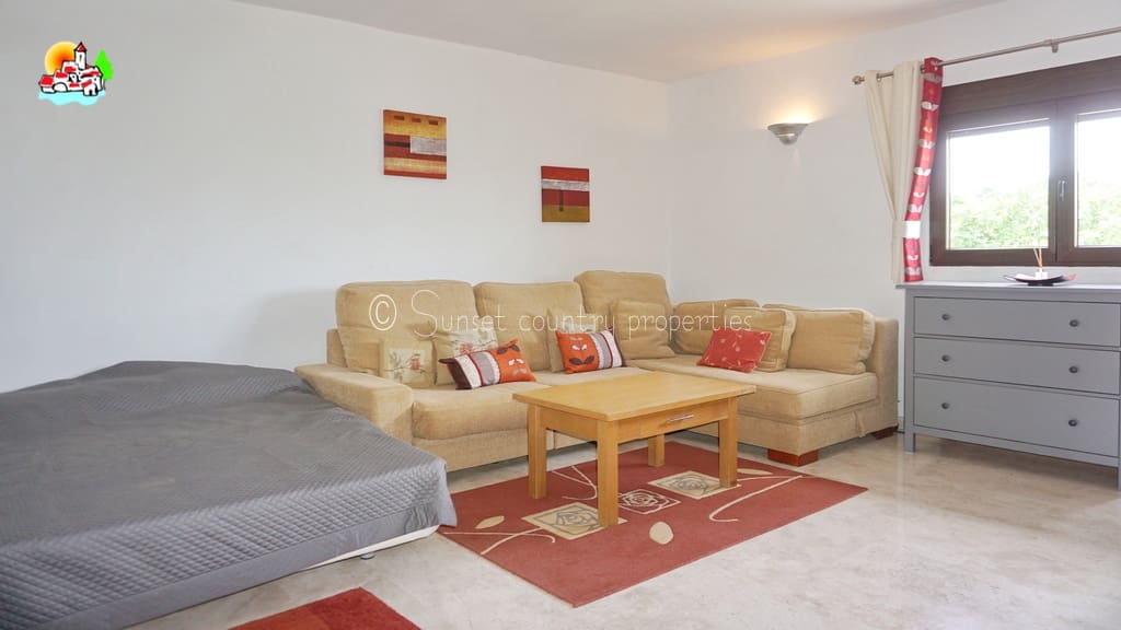 4 soveværelse Finca/Landehus til salg i Loja med swimmingpool garage - € 649.950 (Ref: 9104890)