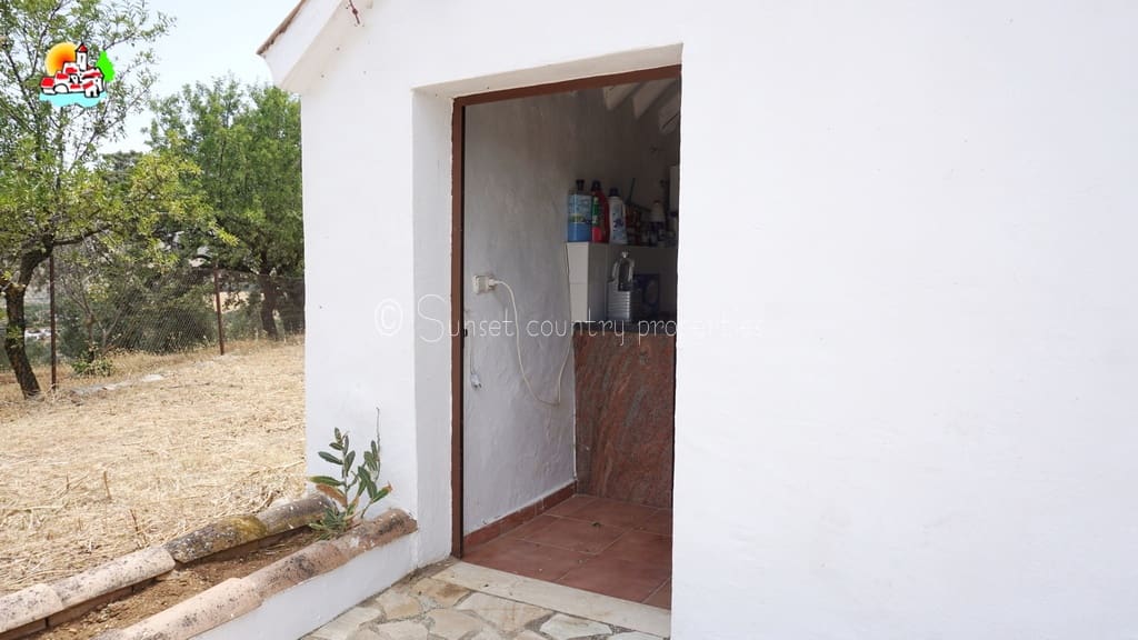 4 soveværelse Finca/Landehus til salg i Loja med swimmingpool garage - € 649.950 (Ref: 9104890)