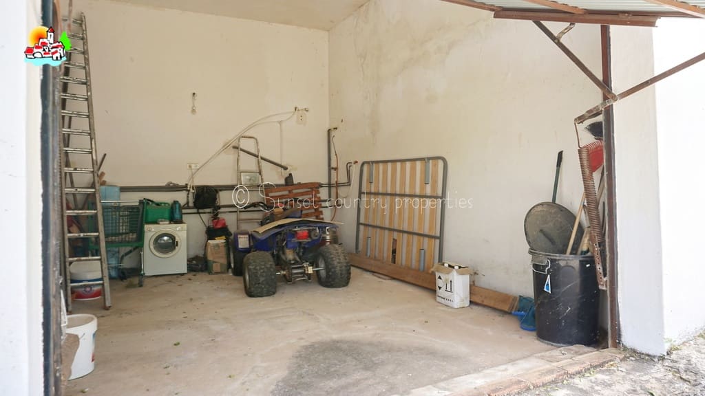 4 soveværelse Finca/Landehus til salg i Loja med swimmingpool garage - € 649.950 (Ref: 9104890)