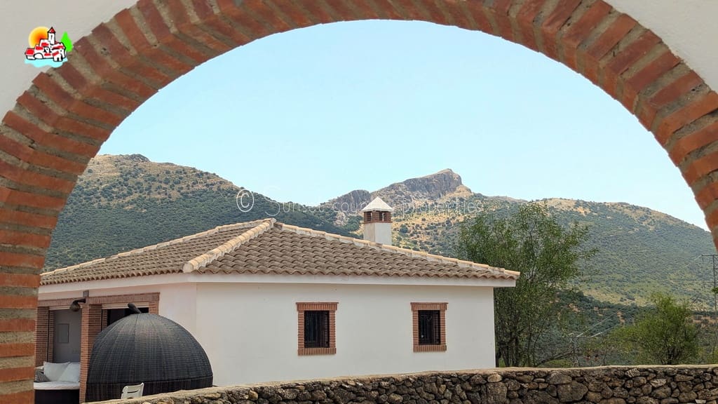 4 soveværelse Finca/Landehus til salg i Loja med swimmingpool garage - € 649.950 (Ref: 9104890)