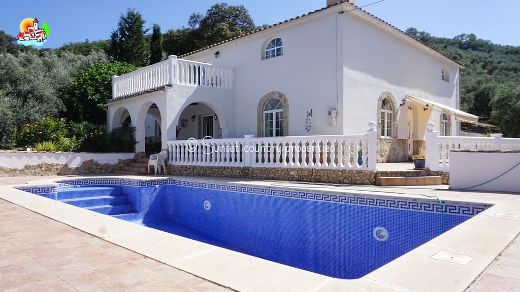 5 soveværelse Finca/Landehus til salg i Iznajar med swimmingpool garage - € 299.950 (Ref: 9128777)