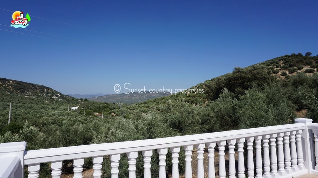 5 soveværelse Finca/Landehus til salg i Iznajar med swimmingpool garage - € 299.950 (Ref: 9128777)