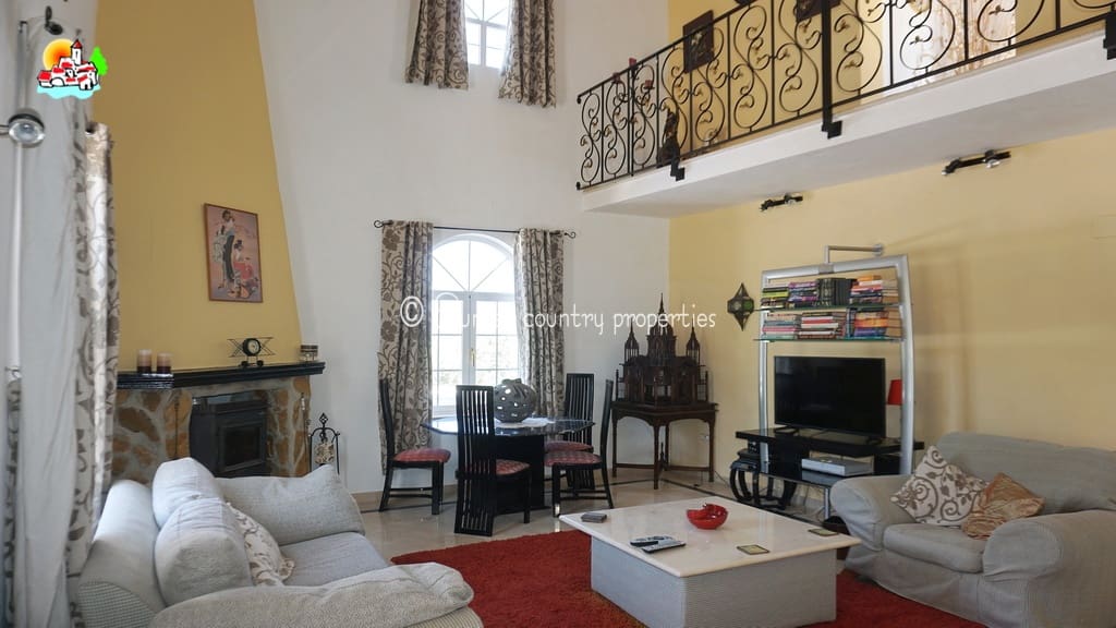 5 soveværelse Finca/Landehus til salg i Iznajar med swimmingpool garage - € 299.950 (Ref: 9128777)