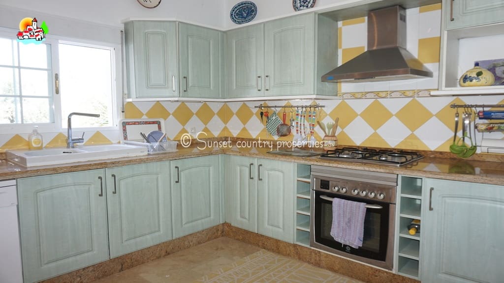 5 soveværelse Finca/Landehus til salg i Iznajar med swimmingpool garage - € 299.950 (Ref: 9128777)