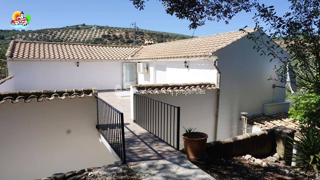 5 soveværelse Finca/Landehus til salg i Iznajar med swimmingpool garage - € 299.950 (Ref: 9128777)