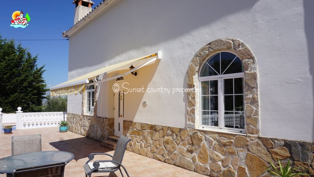 5 soveværelse Finca/Landehus til salg i Iznajar med swimmingpool garage - € 299.950 (Ref: 9128777)