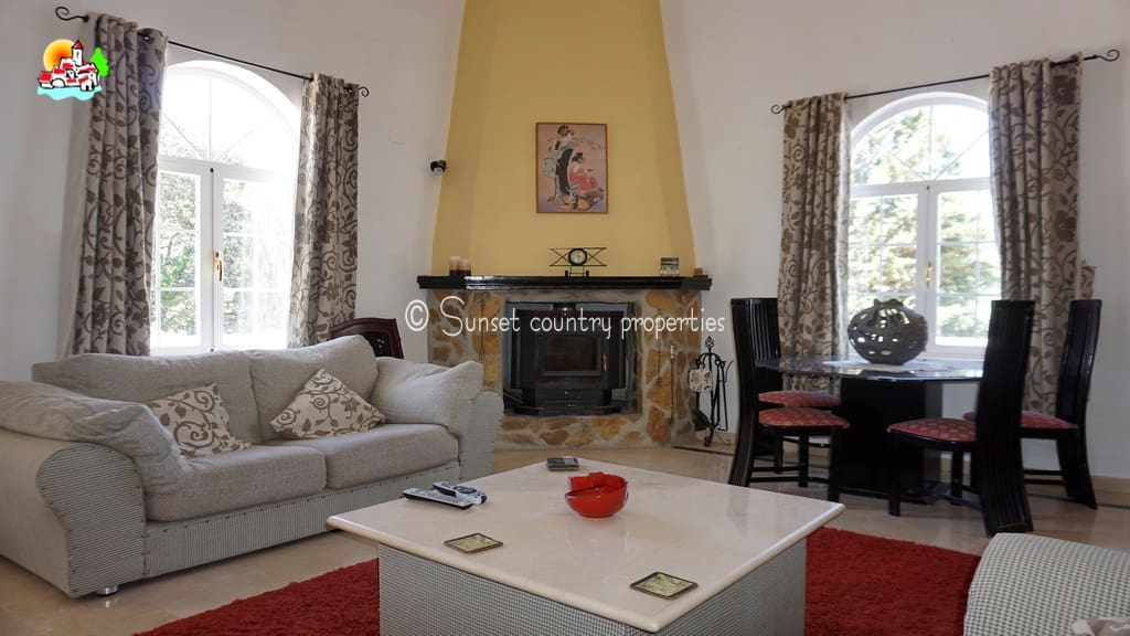 5 soveværelse Finca/Landehus til salg i Iznajar med swimmingpool garage - € 299.950 (Ref: 9128777)