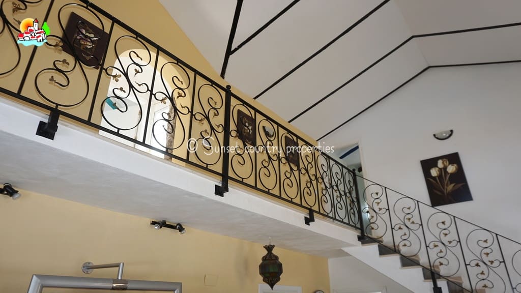 5 soveværelse Finca/Landehus til salg i Iznajar med swimmingpool garage - € 299.950 (Ref: 9128777)